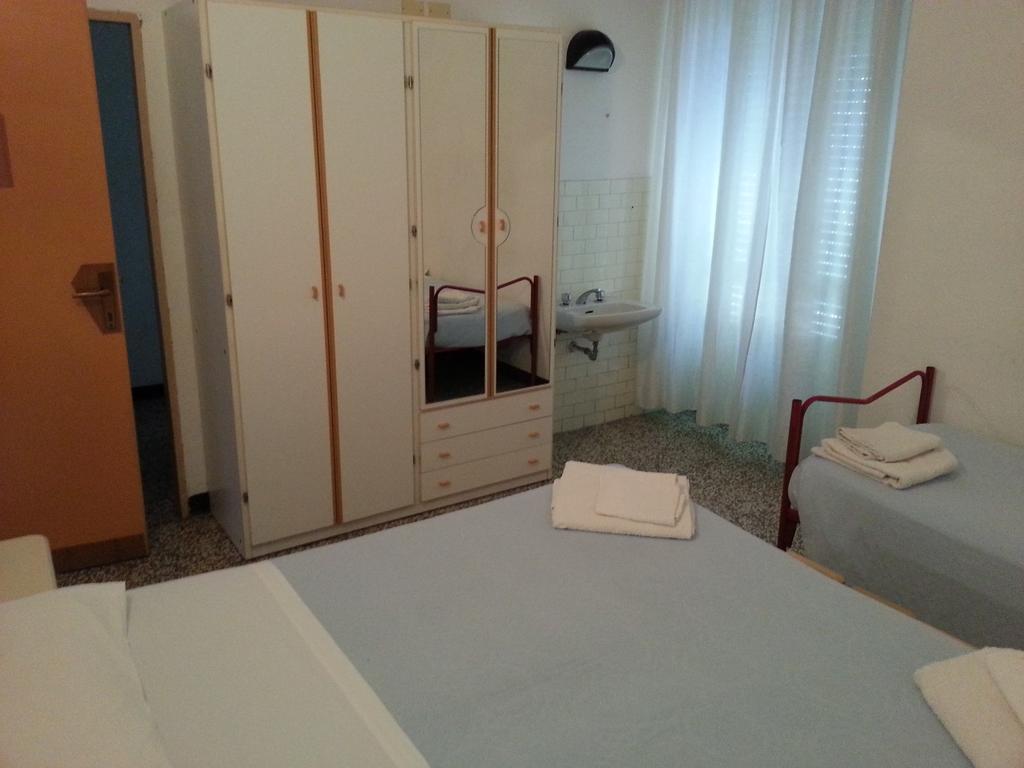 Fiorina Bed&Breakfast - Colazione Fino A Mezzogiorno - Beach Village Gratuito - Aquafan25 Oltremare20 리치오네 객실 사진