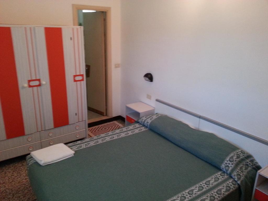 Fiorina Bed&Breakfast - Colazione Fino A Mezzogiorno - Beach Village Gratuito - Aquafan25 Oltremare20 리치오네 객실 사진